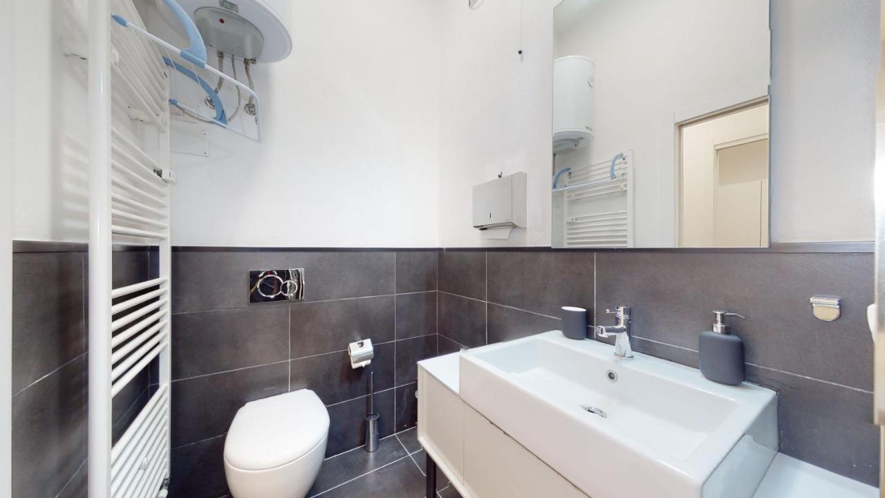 Sahi - Dei Dell'olimpo Porta Romana Apartment *